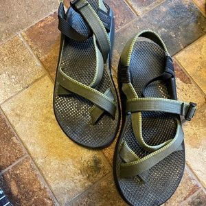 Mens chacos size 8